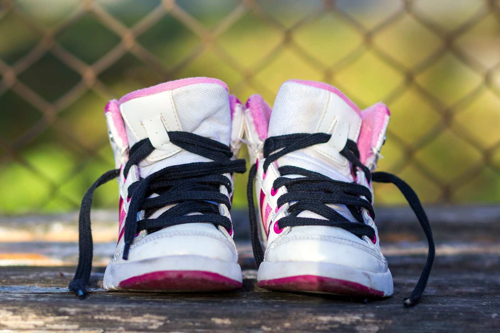 Sportschuhe im Gefrierfach als ungewöhnliches Hausmittel