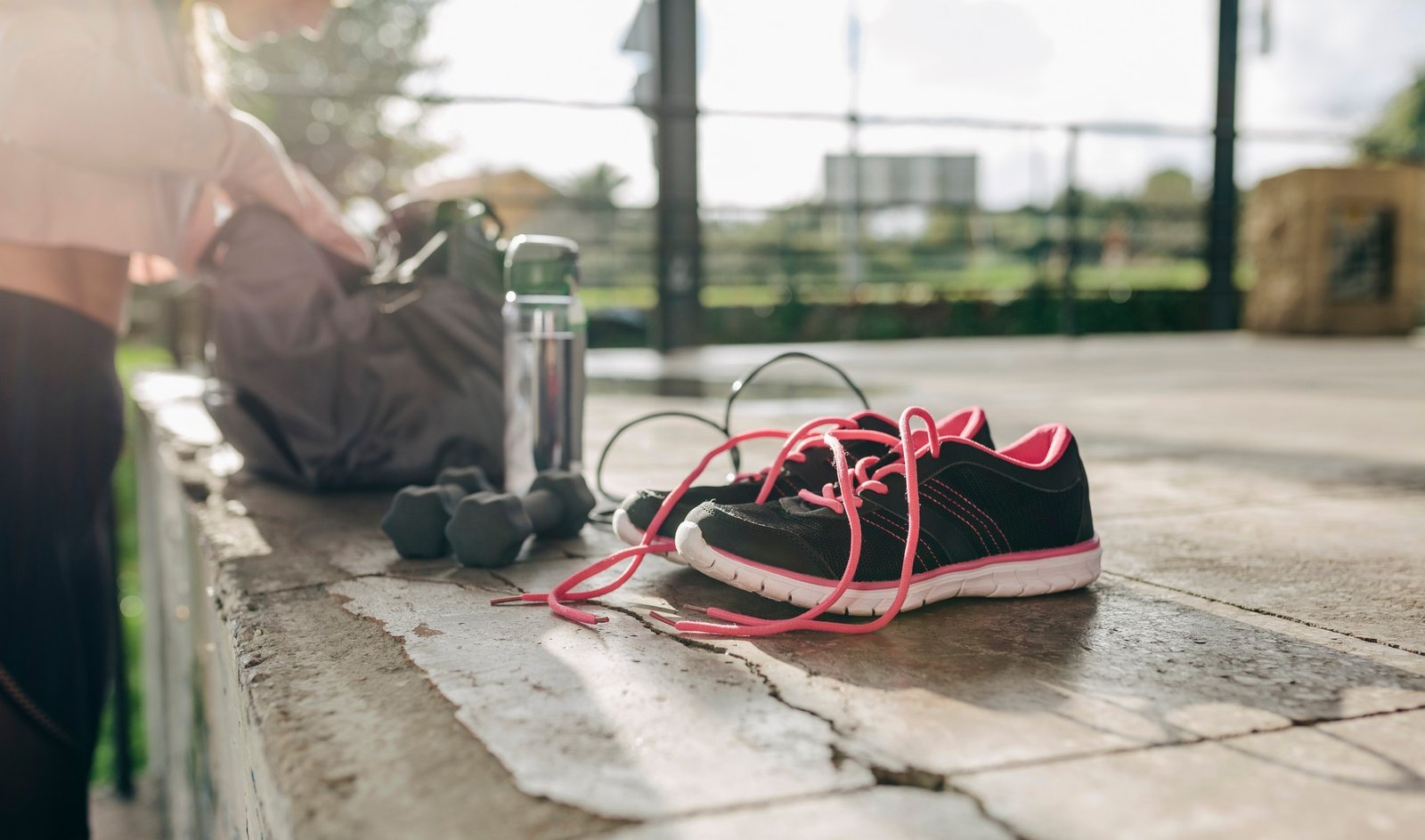 Sportschuhe nach dem Workout mit Schweißgeruch